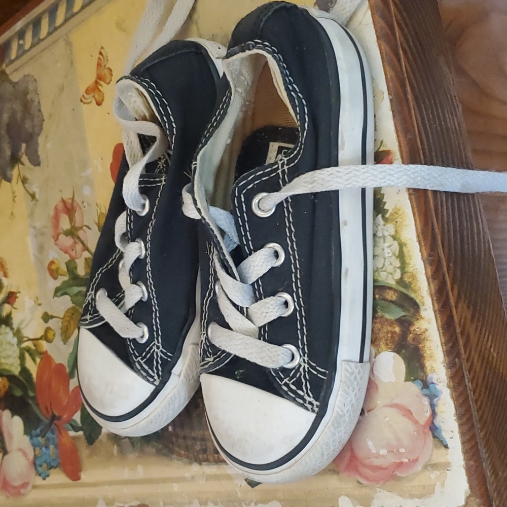 Boys converse